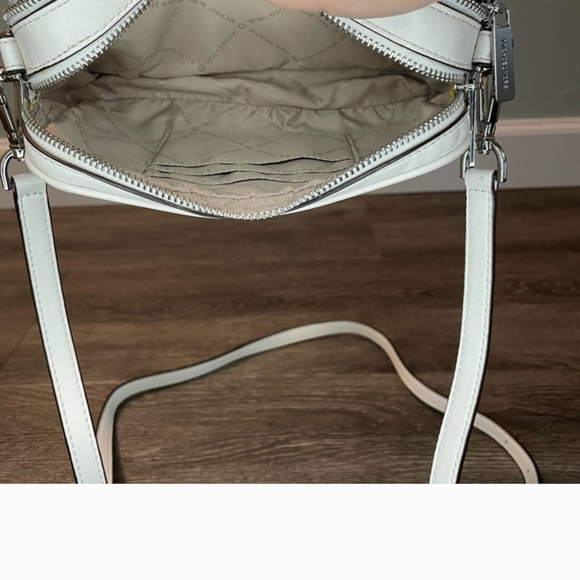 Michael Kors White Quilted Crossbody Bag - Picture 4 of 15
